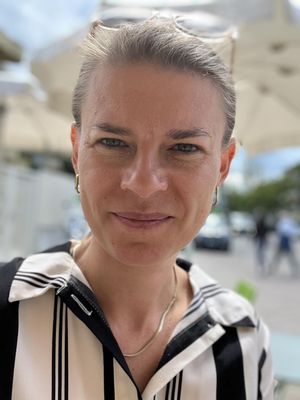 Anna, 45