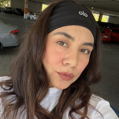 Andrea, 33