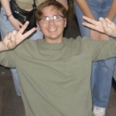 Max, 22