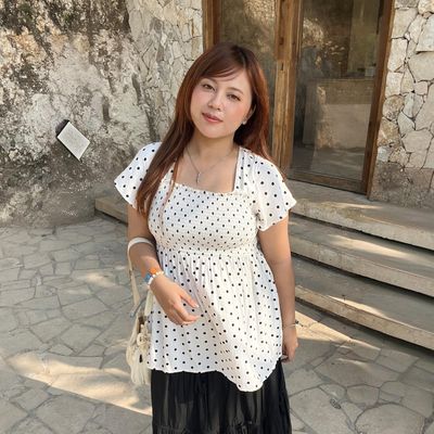 Agnes, 23