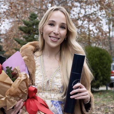 Sara, 25