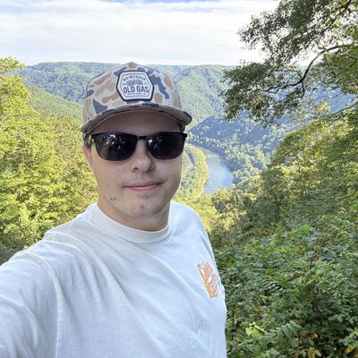 Daniel, 22