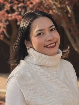 Leona, 38