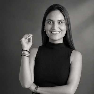 Maria Fernanda, 33
