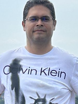 Carlos, 45