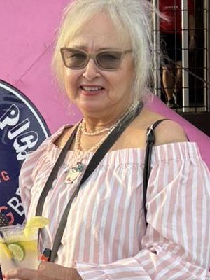 Melanie, 71
