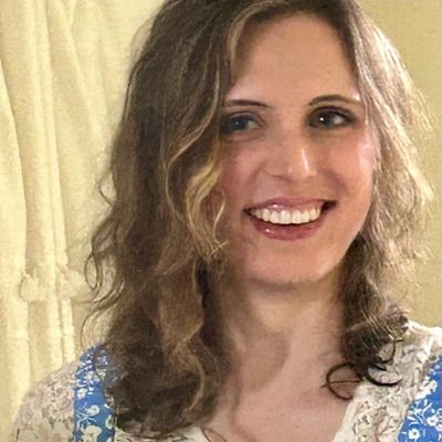 Emily, 30