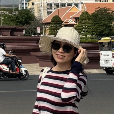 Nhung, 42