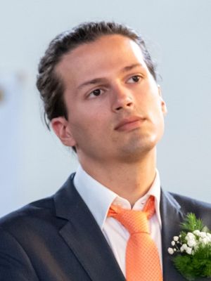 Carlo, 27