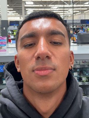 Luis, 24