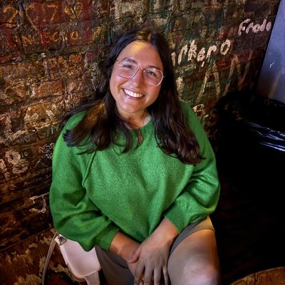 Nicole, 23