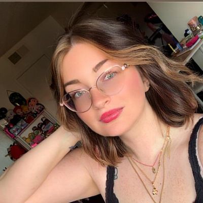 Kendall, 29