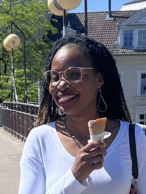 Naomi, 28
