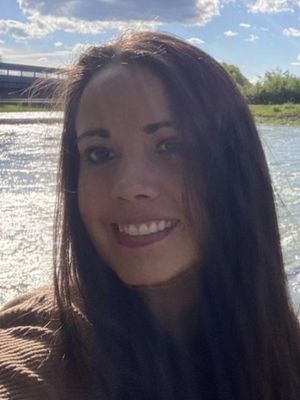 Isabel, 44