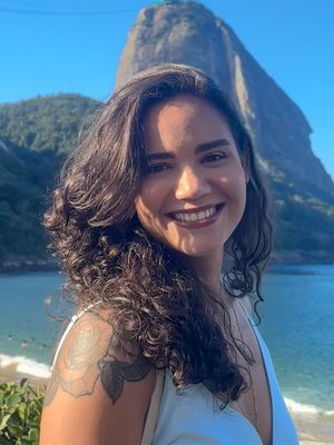 Beatriz, 25