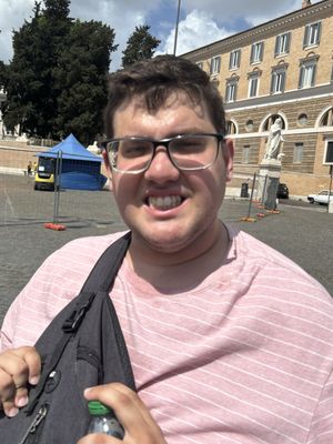 Mauricio, 25
