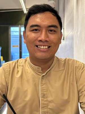 Adhi, 33
