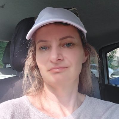Ewa, 48
