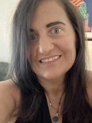 Mindi, 46