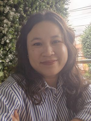 Lily, 27