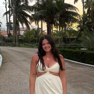 Mia, 21