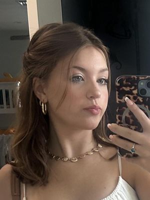 Samantha, 19