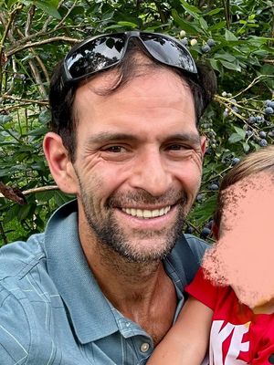 Jonathan, 44