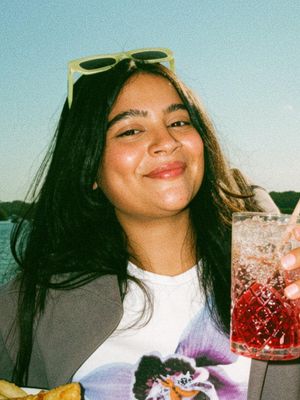 Riana, 27