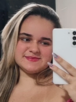 Debora, 23