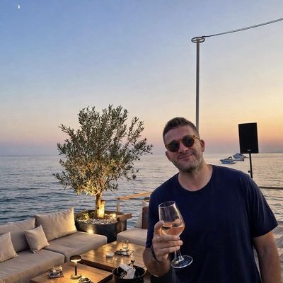 Denis, 39