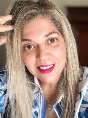 Alejandra, 52