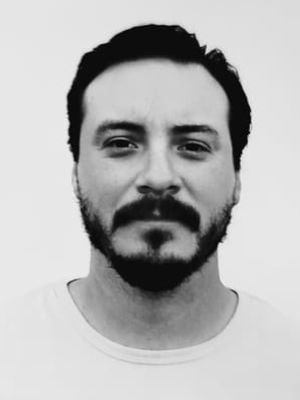 Alex, 32