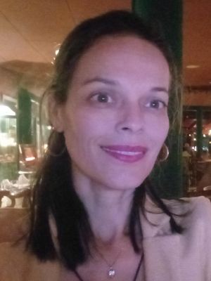 Laura, 46