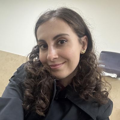 Alejandra, 32