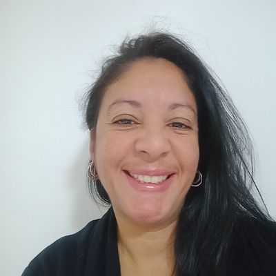 Gabriela, 44
