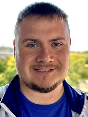 Ian, 28