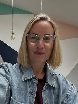 Laurie, 44