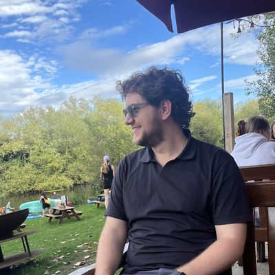 Thomas, 29