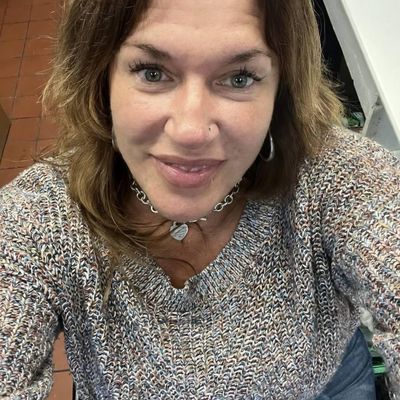 Lindsey, 43