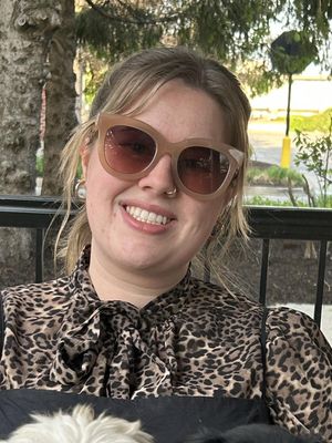 Lesley, 27