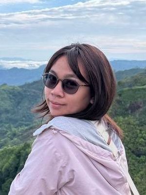 Ana, 28