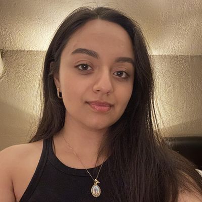 Mayra, 25