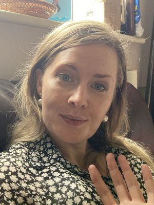 Emily, 33