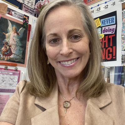 Caroline, 58