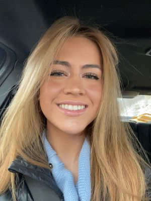Lauren, 20