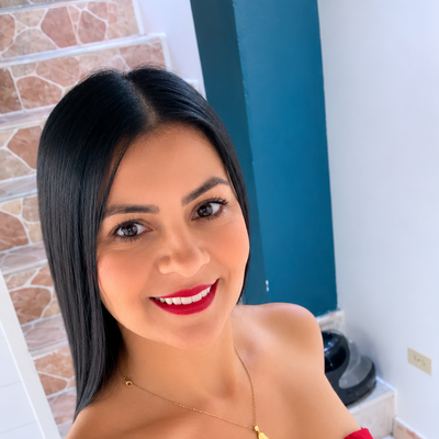 Luz Stella, 47
