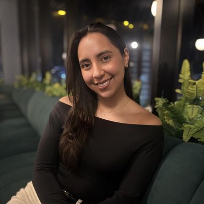 Juliana, 29