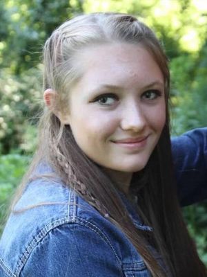 Madilynn, 21