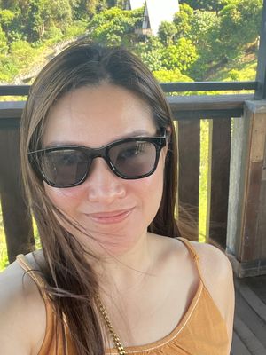 Claire, 37