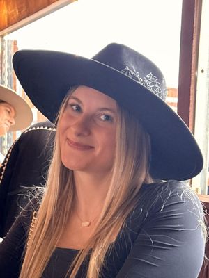 Lindsay, 20